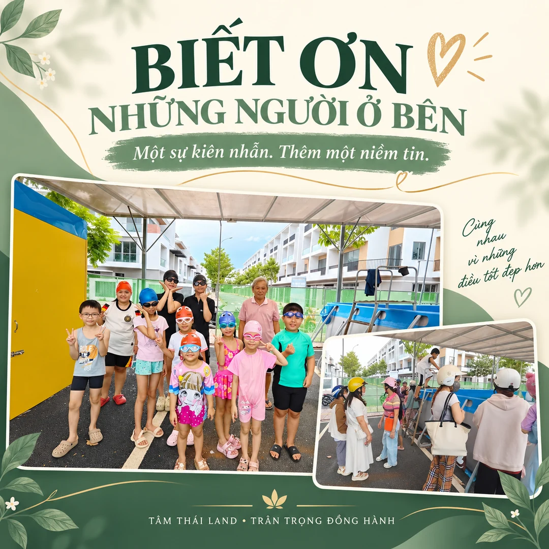 Ảnh nhóm bên bể bơi kết hợp góc những người có mặt cạnh thành bể