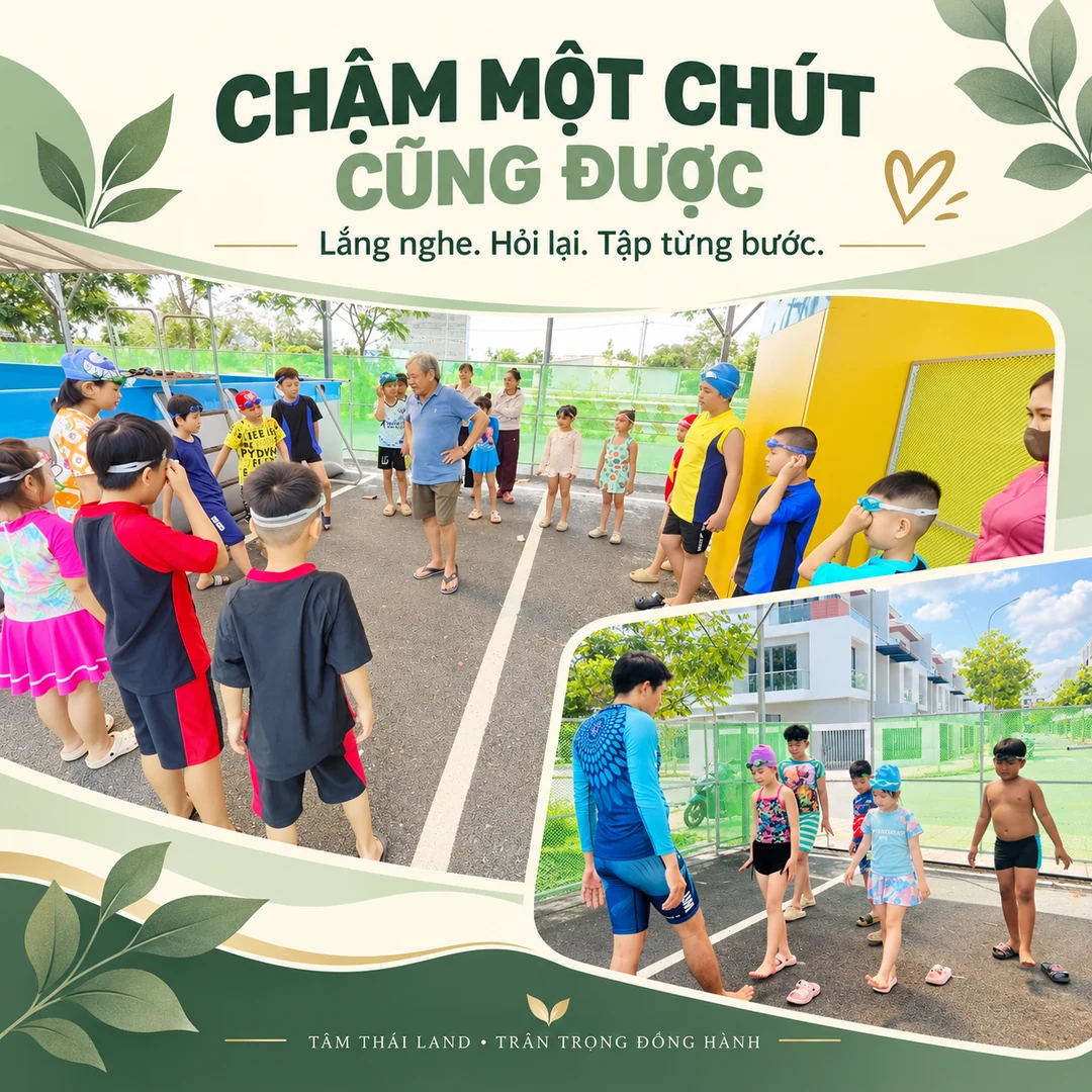 Người hướng dẫn cùng học viên khởi động bên bể bơi qua hai góc chụp