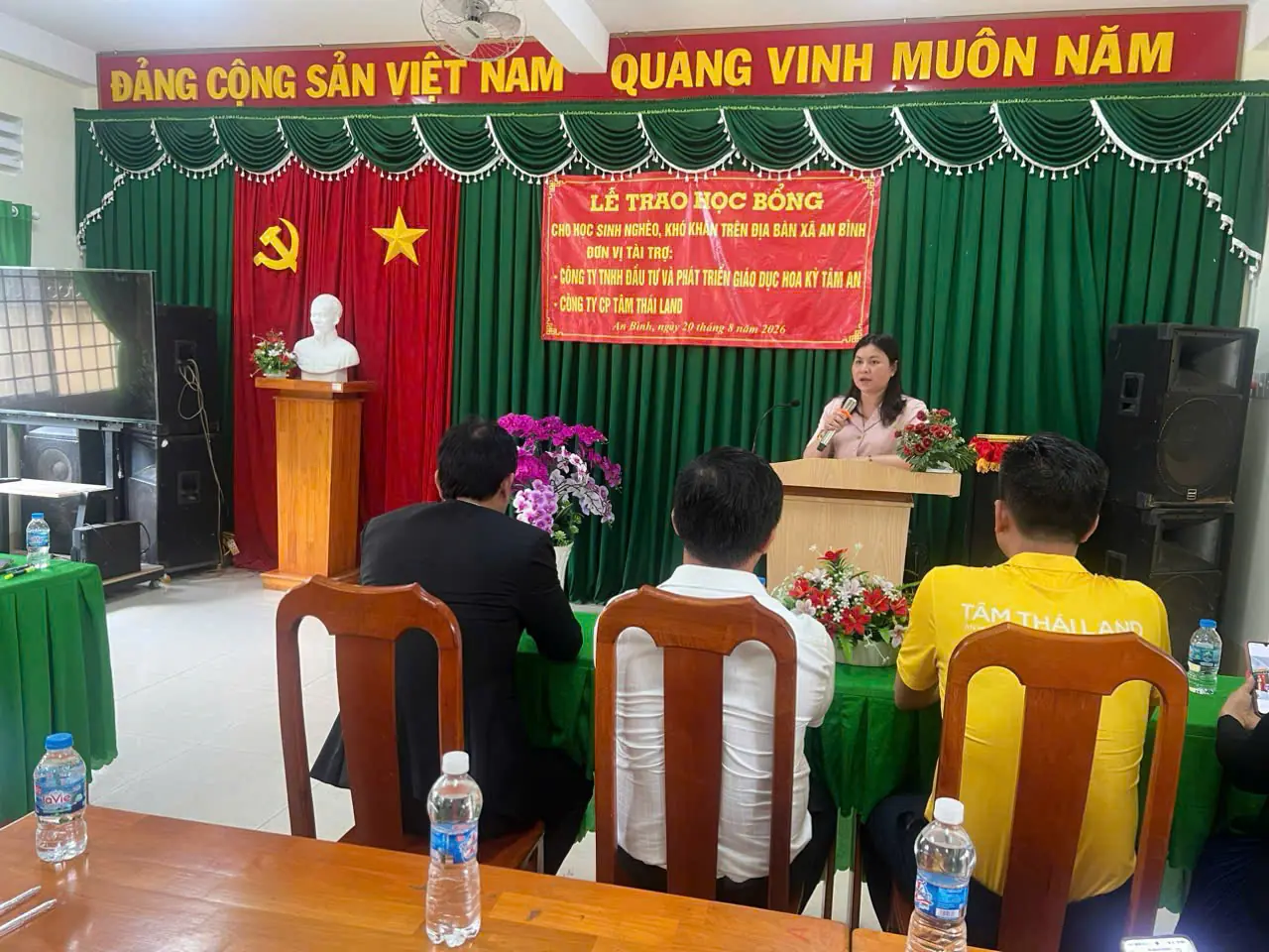 Phát biểu mở đầu lễ trao học bổng cho học sinh tại xã An Bình