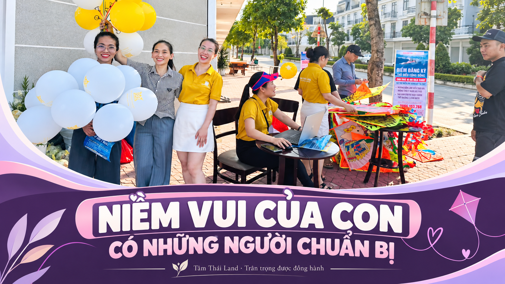 Những người lớn chuẩn bị bóng bay và diều tại bàn đón các em nhỏ.