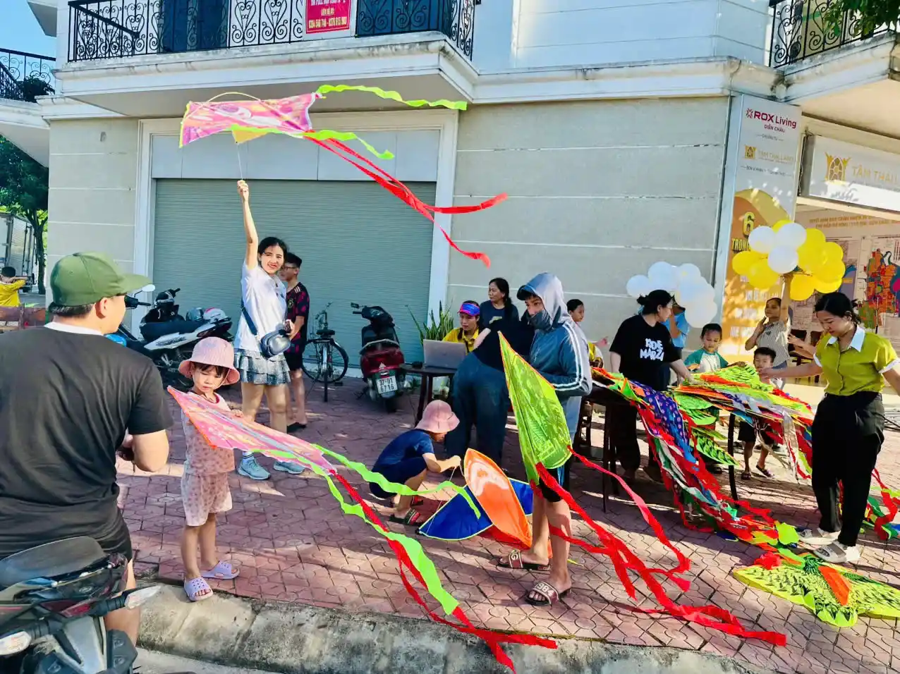 Tâm Thái Land tổ chức hoạt động thả diều cho trẻ em và gia đình tại Nghệ An
