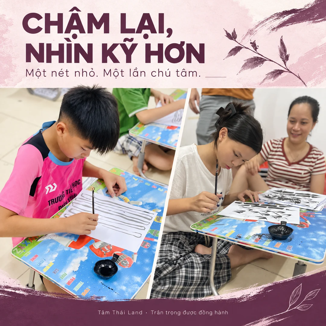 Hai góc chụp trẻ chăm chú luyện nét bút trong lớp thư pháp
