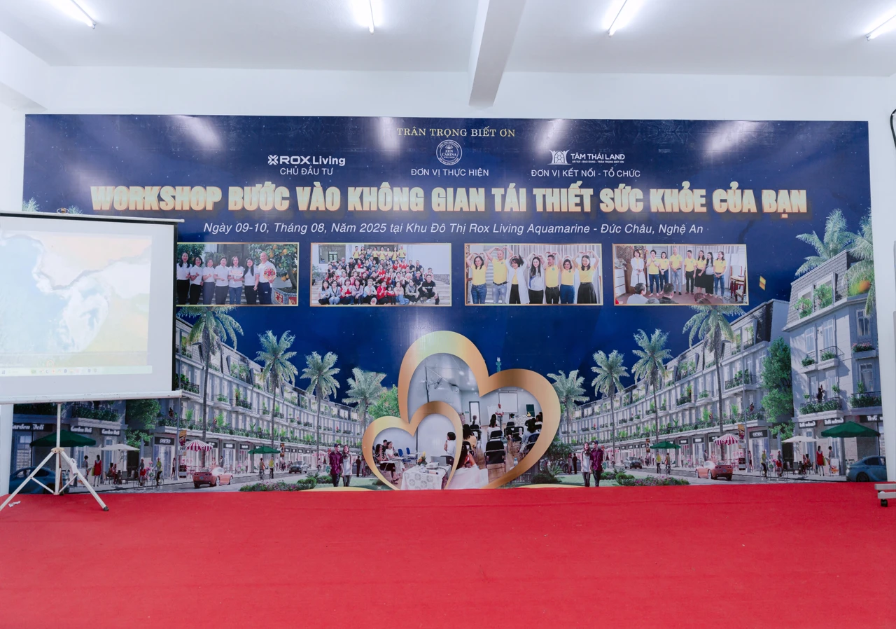 Bảng hiệu workshop tại ROX Living Aquamarine ghi ngày 9–10 tháng 8 năm 2025