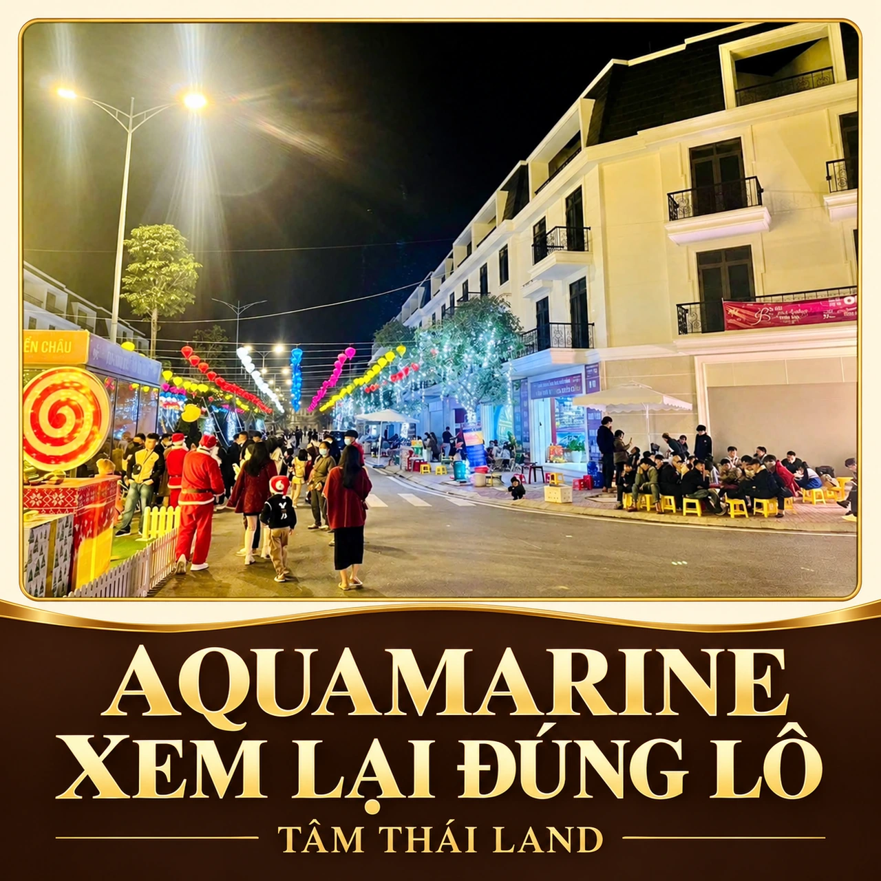 Thiết kế Aquamarine từ tư liệu phố lồng đèn buổi tối có người đi lại và nhóm ngồi bên đường, cùng lời mời xem lại đúng lô.