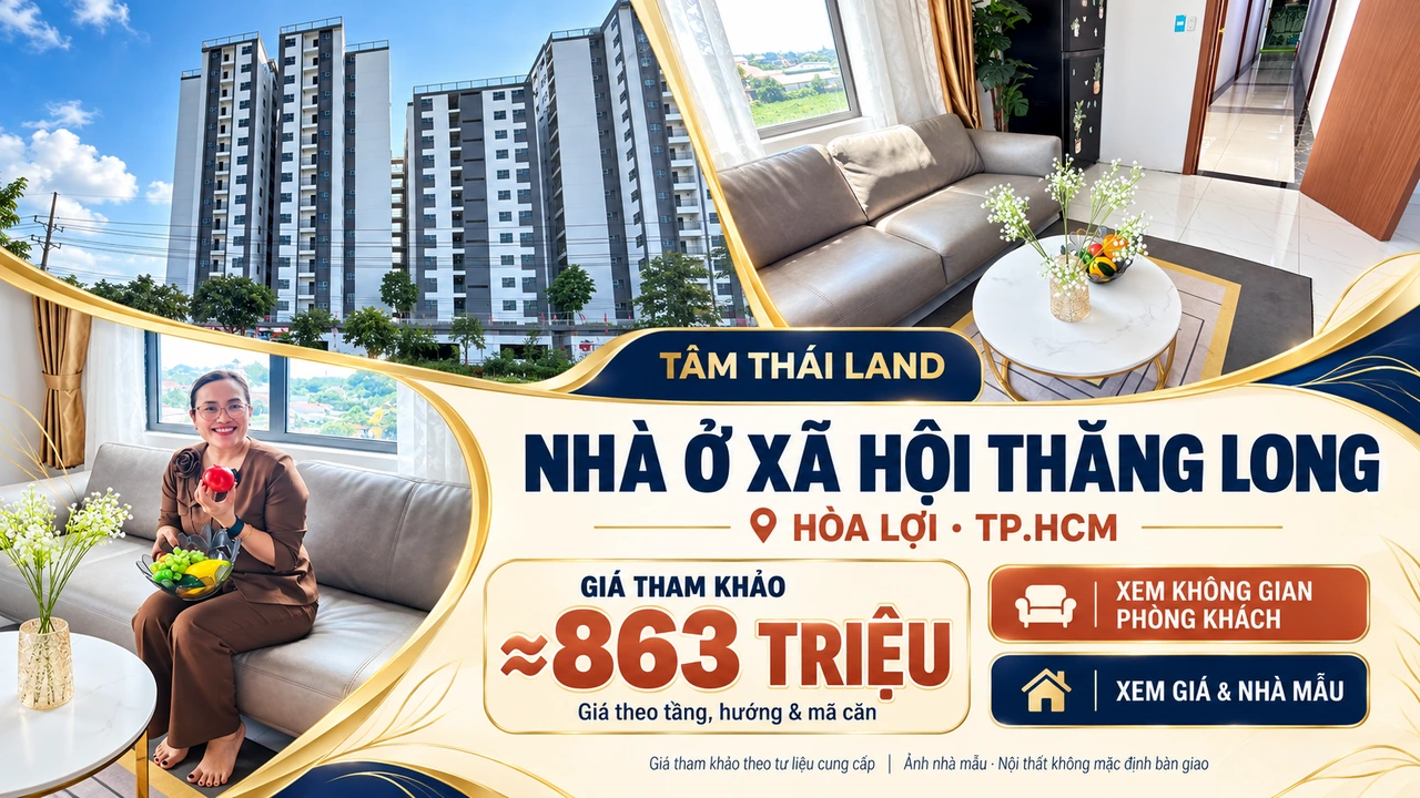 Mặt ngoài Thăng Long, sofa và người ngồi trong phòng khách căn mẫu.